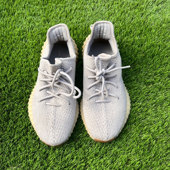 YEEZY BOOST 350 V2 'SESAME' size 7MEN | 8.5 WOMEN - Picture 4 of 4